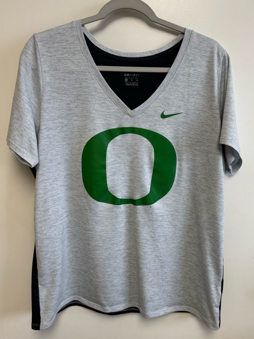 Nike Dri-Fit Womens XL Oregon Ducks T-Shirt Tee Shirt Gray Short Sleeve
